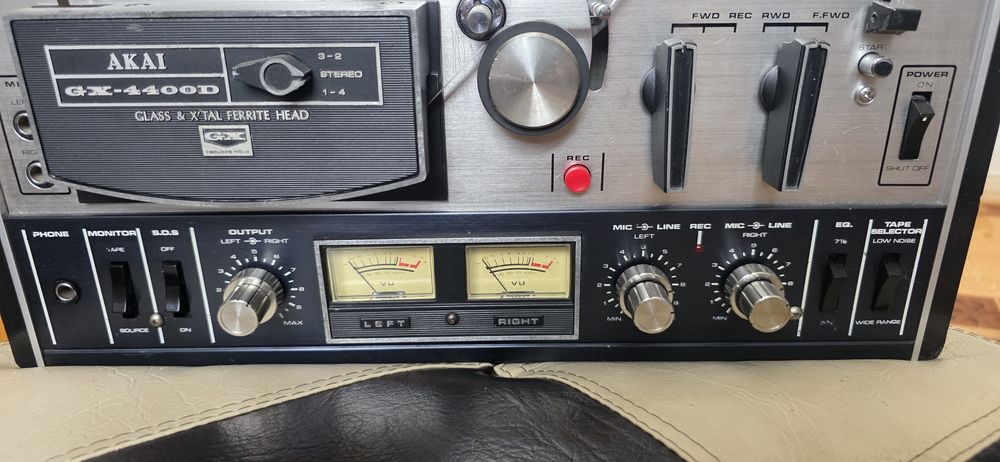 Vând magnetofon Akai G-X-4400D