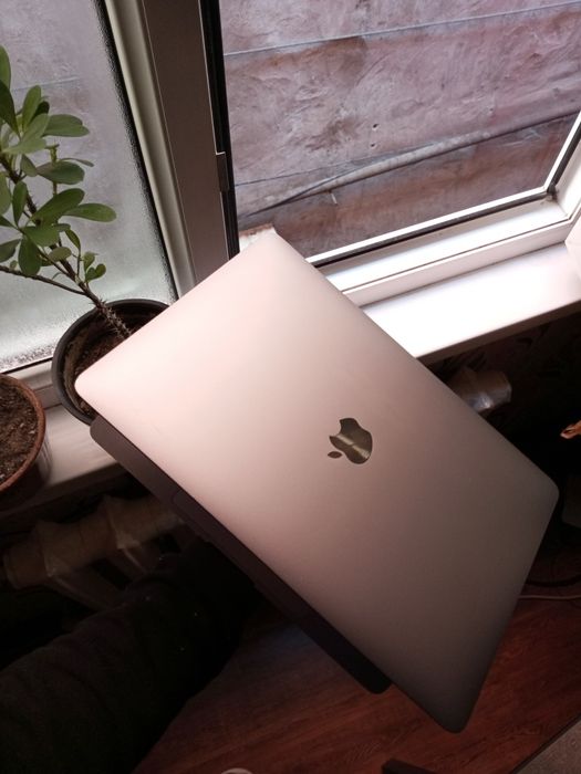 Apple MacBook PRO. Touch ID/ В отличном состояние.