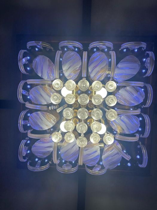 Люстры квадратные