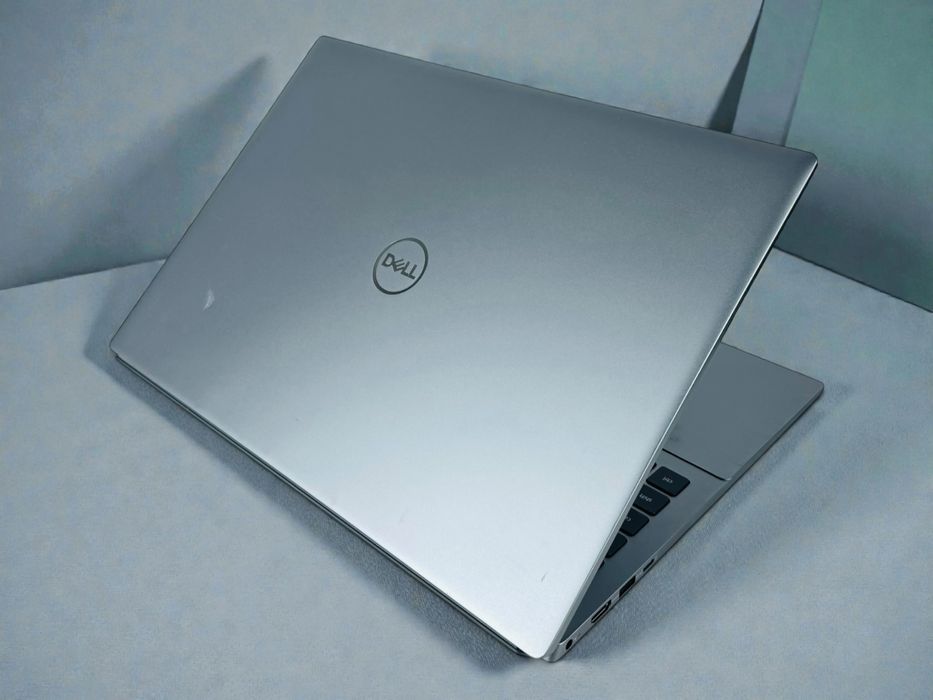 Dell Vostro 5630 16 Gray WUXGA i7-1360P 16GB 512SSD Перфектен! Гаранция!