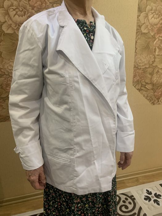 Продам белые халаты