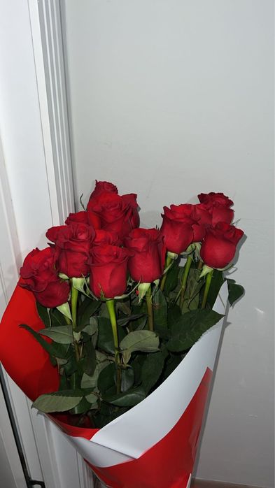 Продам букет помпон и метровые розы