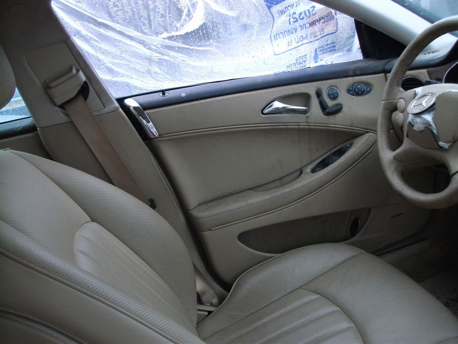 Cutie 7G-Tronic Mercedes V6 3500 si interior piele crem