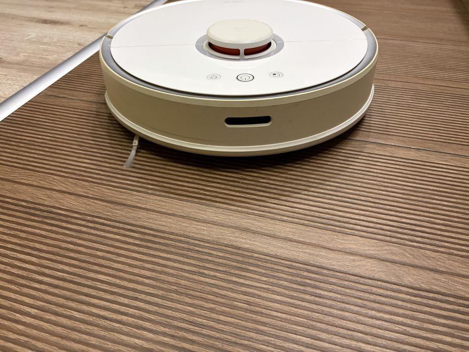 Roborock S5 MAX Прахосмукачка за сухо и мокро ппчистване.