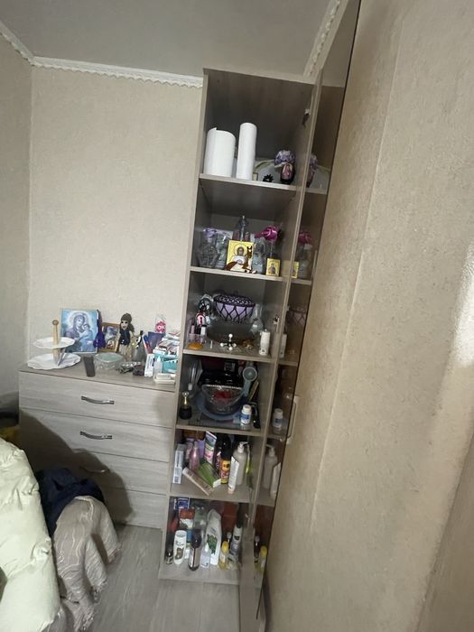 Продам шкаф пенал