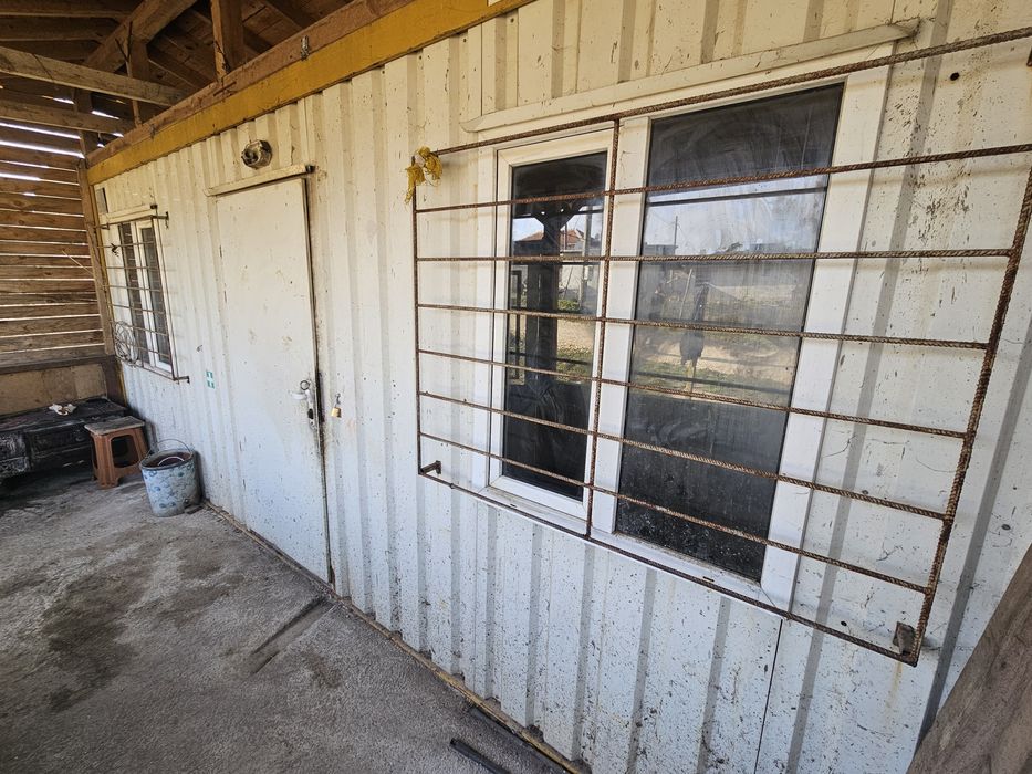 Продавам форгон със покрив 3500