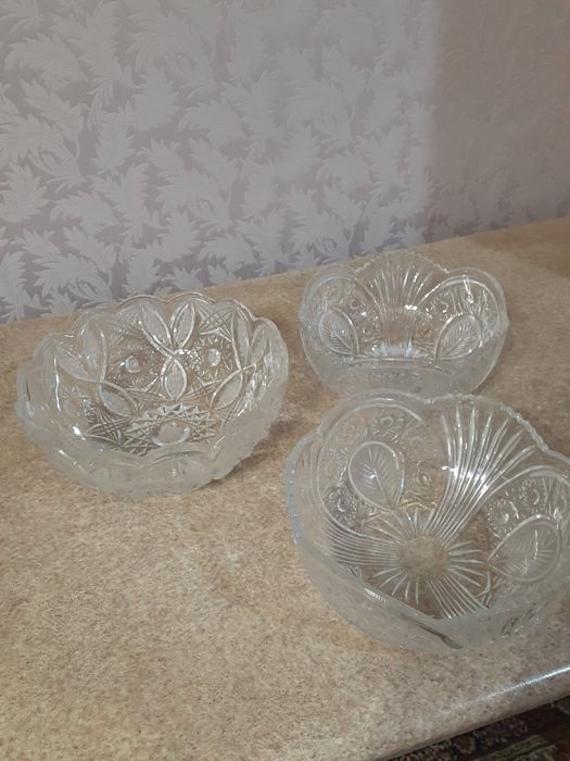 Вазы чешские 3шт