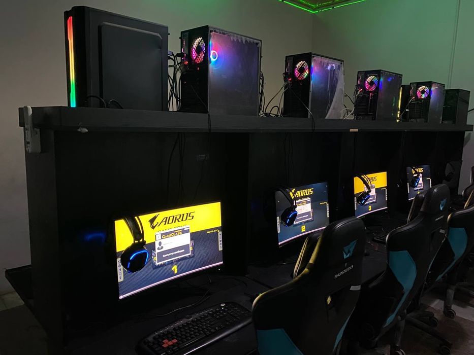 Компьютер хона сотилади 20 дона