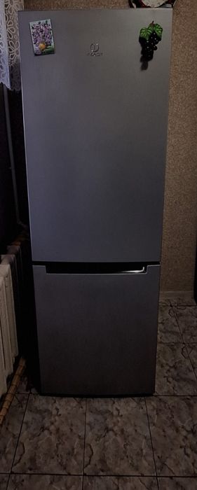 Холодильник indesit