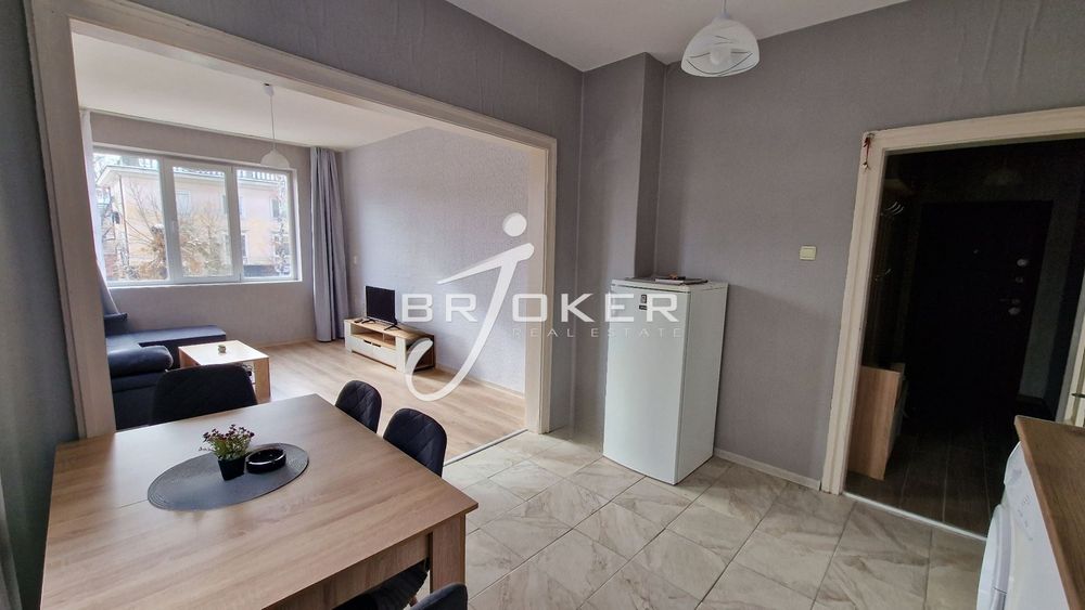 Дава се под наем Тристаен апартамент в Кърджали, Център - 70 кв.м за 280.5 € - Снимка #3