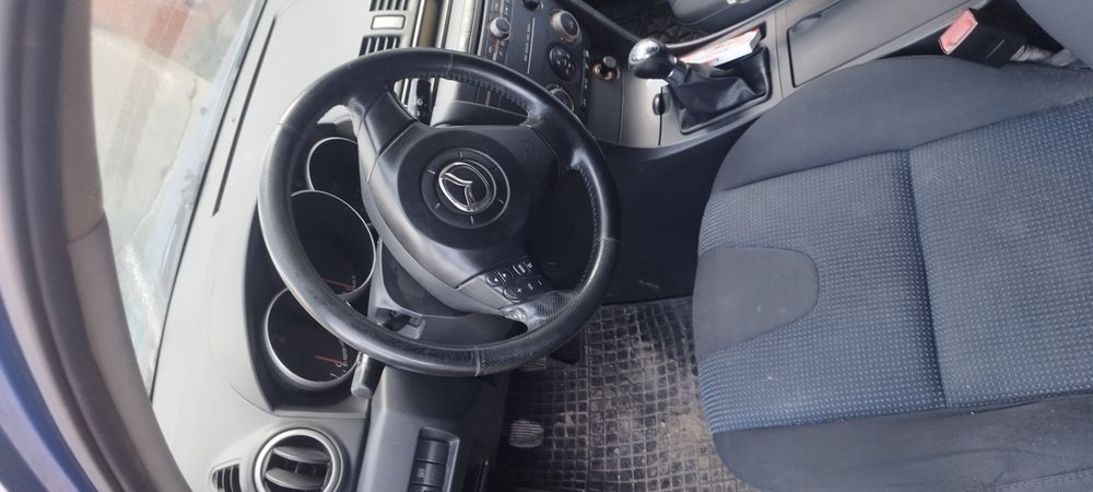 Mazda 3 si Seat Ibiza