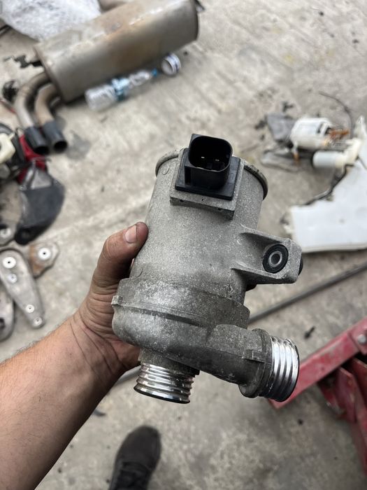 Водна помпа бмв ф30 ф31 328и м4 bmw f30 f31 f10 528i 328i m3 m4 f8