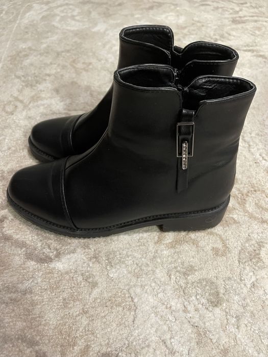 Ghete din piele ecologică, 36