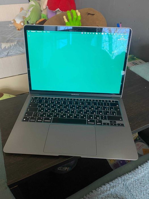 MacBook Air M1 (2020) / 8GB / 256GB — в отличном состоянии