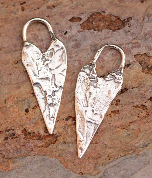 Сребърна висулка 925 издължено сърце – талисман за любов.