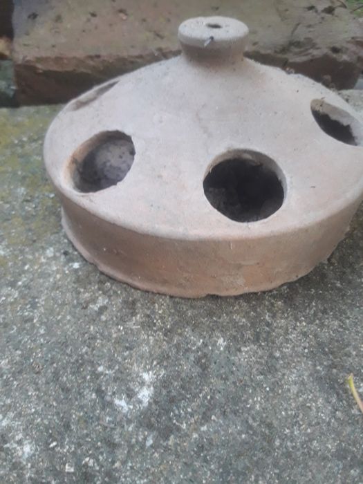 Стара поилка за птици