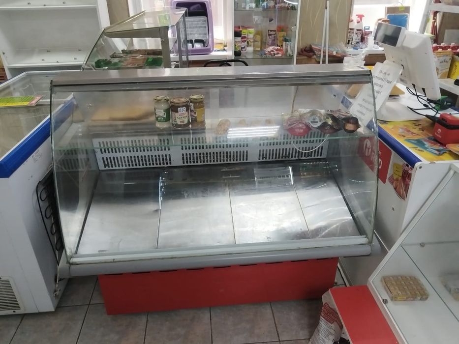 Продам холодильные витрины 2 штуки