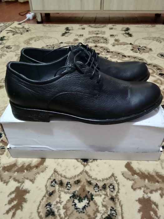 Туфли мужские простые без наворотов совершенно новые размер 43-44