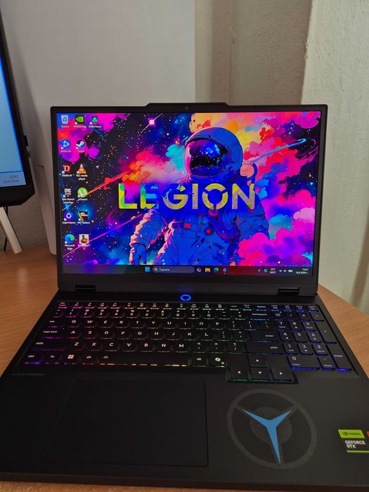 Lenovo Legion 5 15AKP10 / AMD Ryzen AI 7 350 / 15.1 WQXGA OLED 165Hz / 32GB DDR5 RAM / 1TB SSD / NVIDIA GeForce RTX 5070