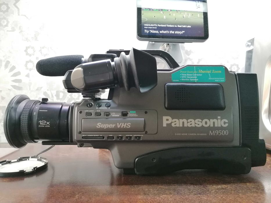 Cameră video s VHS M9500 profesională