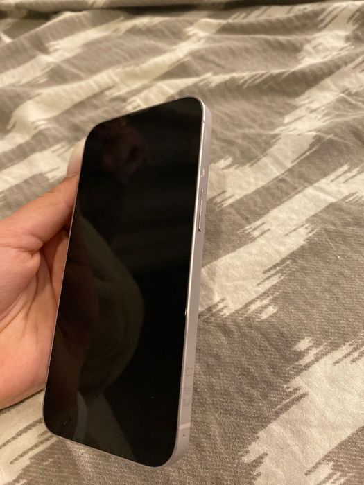 iPhone 14 mov 128 GB Preț: ~2 200 lei (negociabil)