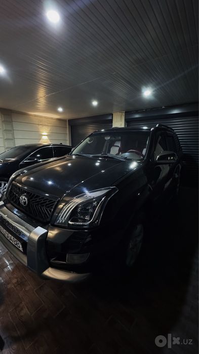 Продаётся Toyota Land Cruiser Prado 2008 года в чёрном цвете.