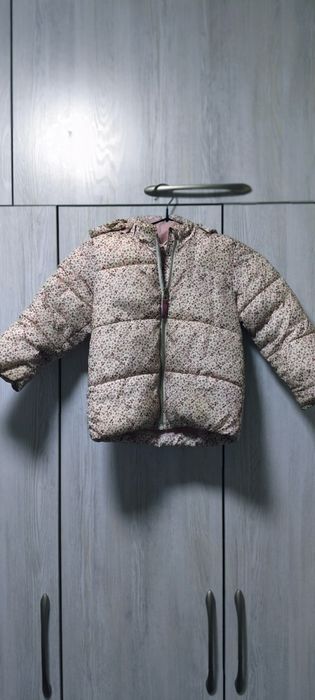 Курточка на девочку 4 годика.