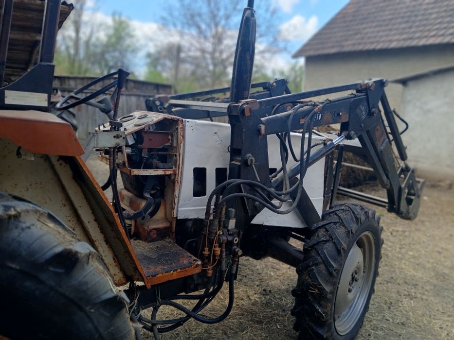 Vând tractor bun