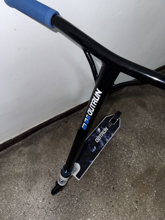 Trotineta freestyle scheme Blazer Pro Outrun 2 FX Scooter white smoke