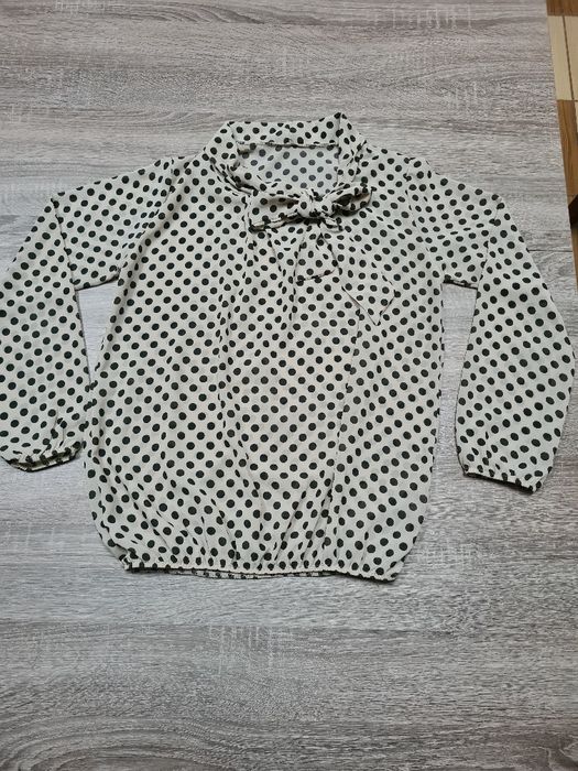Bluziță elegantă cu buline M