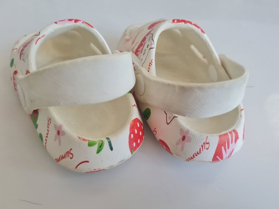 Продам кроксы для девочек