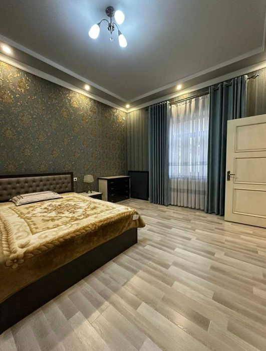 Продам дом на участке 4 сотки в М-Улугбекском ра-не.Центр Луначарского