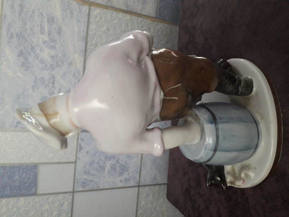 Фарфоравая статуэтка Кот и повар.