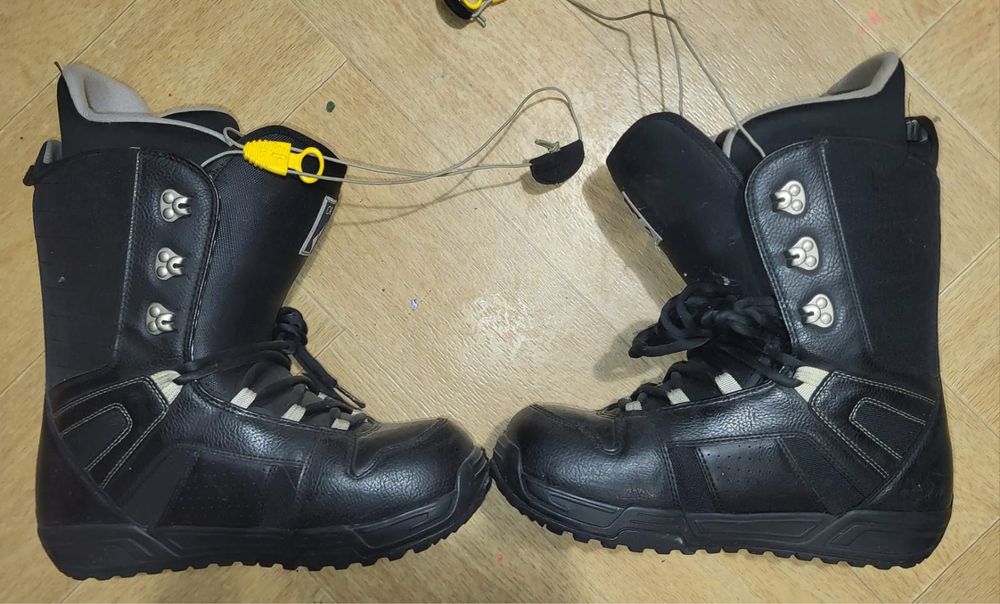 Продам сноуборд и ботинки брендовые для райдеров
