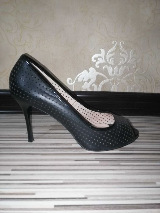 Продам кожаные туфли