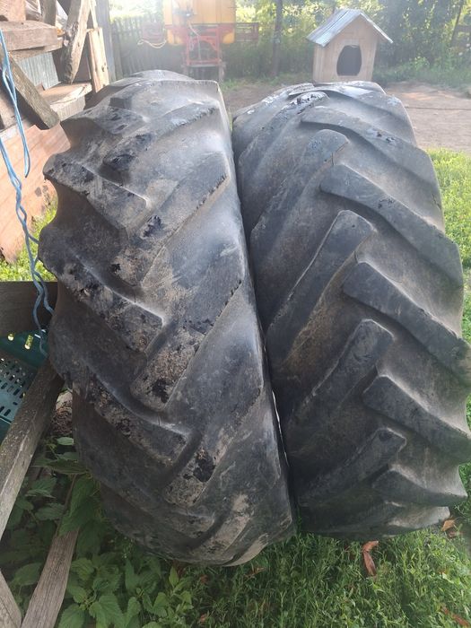 Vind două anvelope tractor