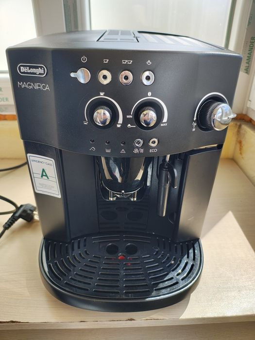 Expresor DeLonghi Magnifica