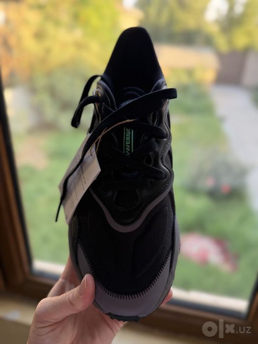 Продаются оригинальные кроссовки Adidas Ozweego в черном цвете