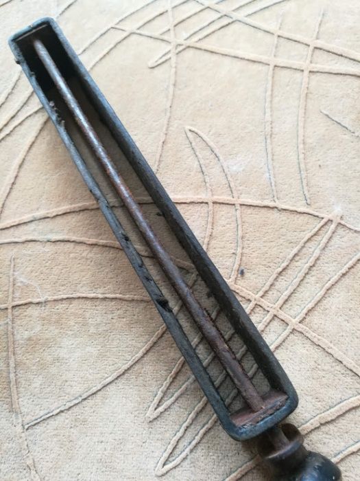 стар кожен масат над 100годишен