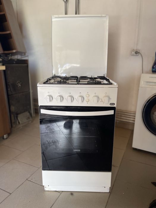 Aragaz Zanussi /pe GAZ cu 4 ochiuri, aprindere, electrică plita/cuptor