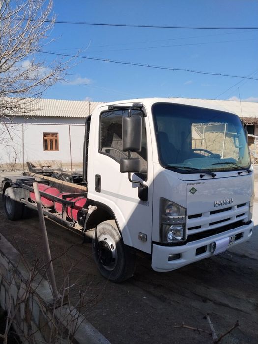 Исузу сотилади 2011 й . 22500$