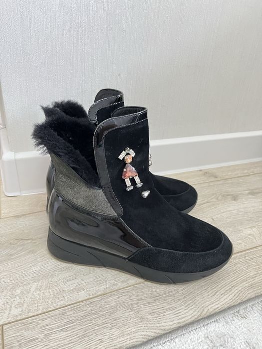 Прдам зимнюю обувь