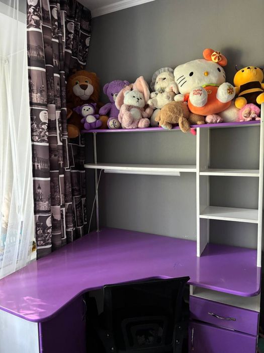 Продам компьютерный стол с полками и ящиками