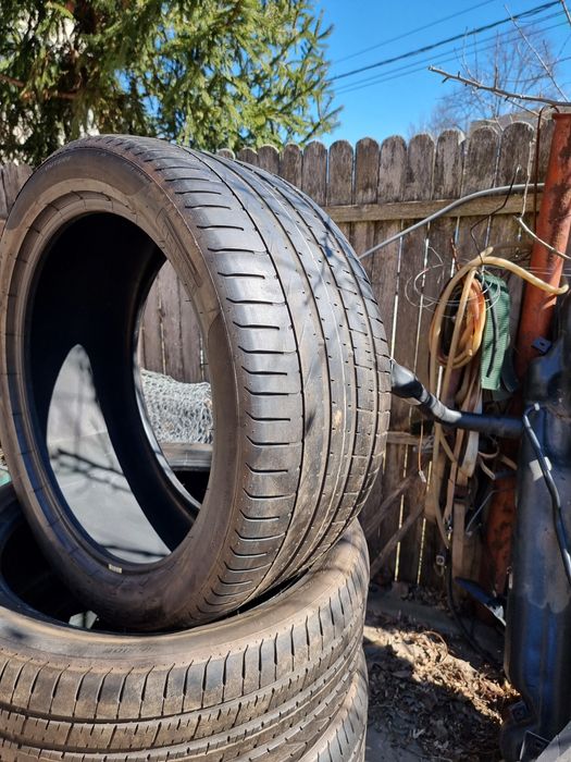 VIND 4 anvelope Pirelli 285.40.22 si 325.35.22  MO  în stare bună.