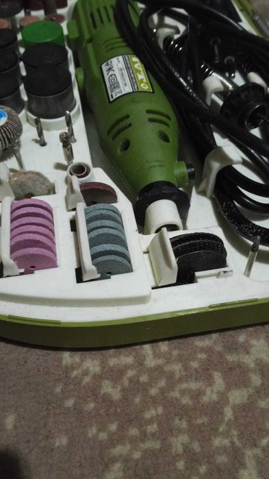 Дремель IVT (бормашинка гравер) с набором.