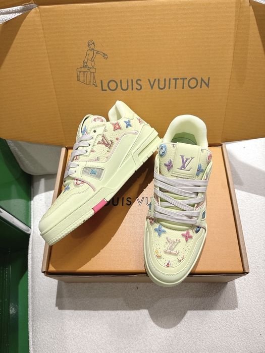 Adidasi Louis Vuitton