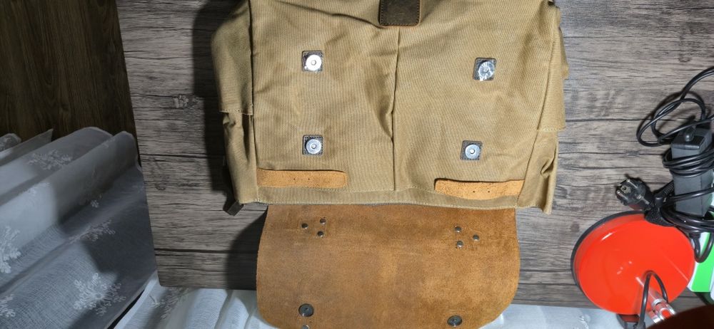 UrbanBag geantă de umăr din piele naturală și material textil cerat Urban Bag Zvolen – Maro