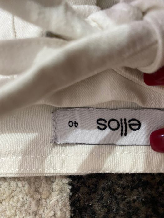 Pantaloni scurți albi