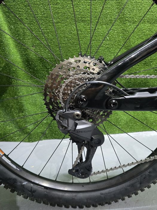 Карбонов Cannondale Moterra 2 (2026) е висок клас електрически ендуро велосипед (e-MTB)