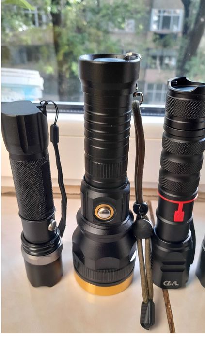 Lanterne led metalice de putere mare cu zoom acumulator litiu 18650